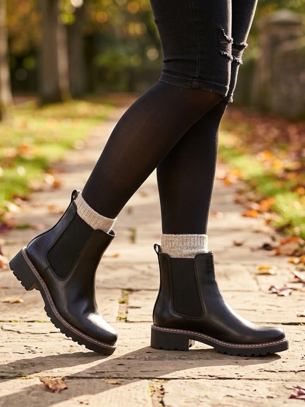 Universal Thread Womens Black Chelsea Boots Lug Sole Ankle Booties Size 8